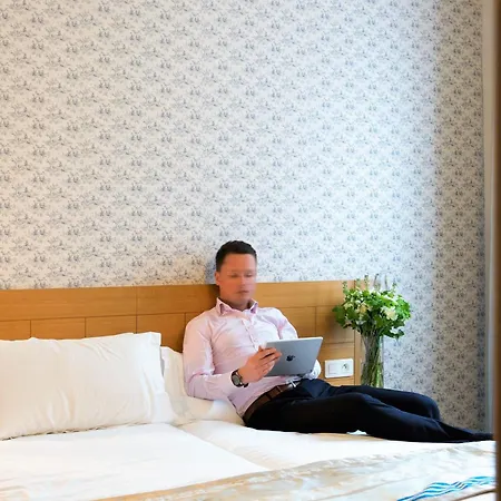 Hotel Romance Malesherbes By Patrick Hayat 3*