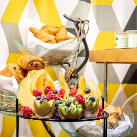 Romance Malesherbes By Patrick Hayat Hotel París