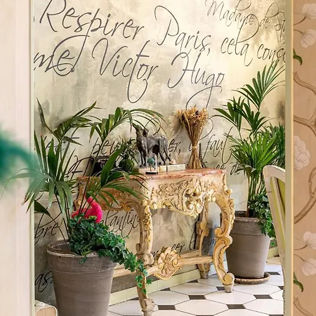 Hotel Romance Malesherbes By Patrick Hayat 3*