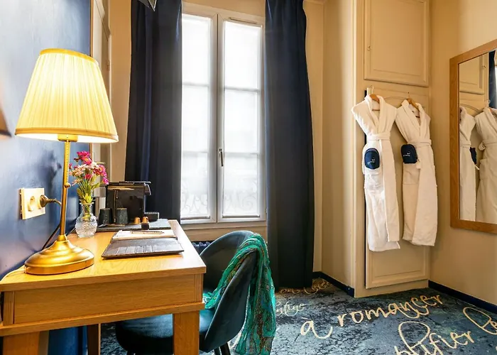 Romance Malesherbes By Patrick Hayat פריז