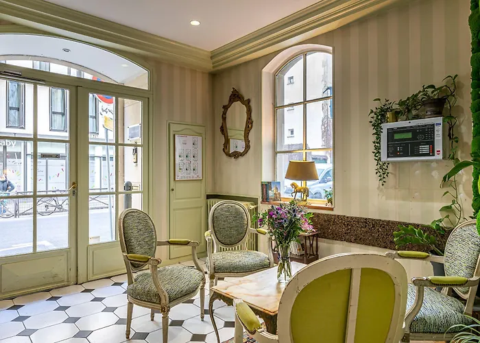 Romance Malesherbes By Patrick Hayat פריז