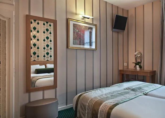 Romance Malesherbes By Patrick Hayat מלון