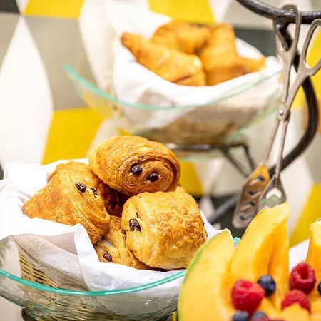 Romance Malesherbes By Patrick Hayat Hotel 3*